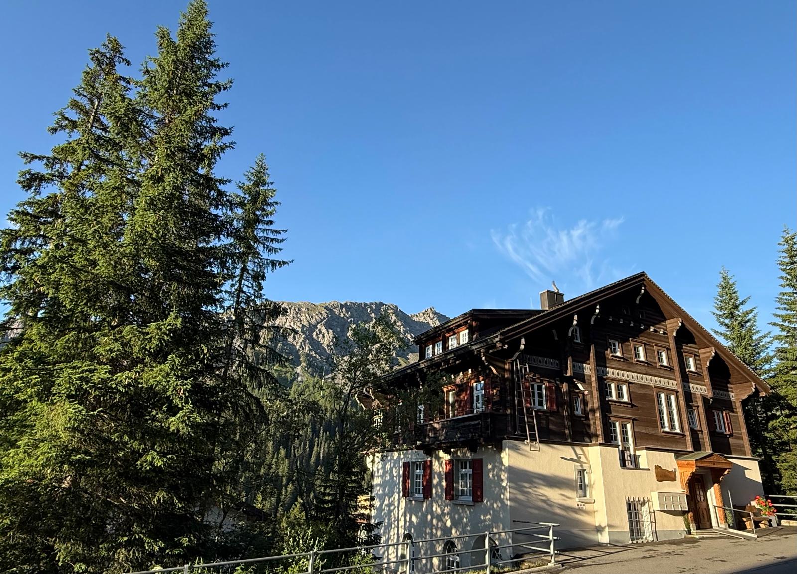 Sommeransicht des Chalets Erosen
